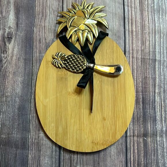 Pineapple Small Wooden Cheese and Cracker Server Charcuterie - Picture 1 of 4